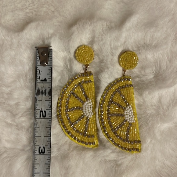 Lemon Wedge beaded earrings - Picture 3 of 3